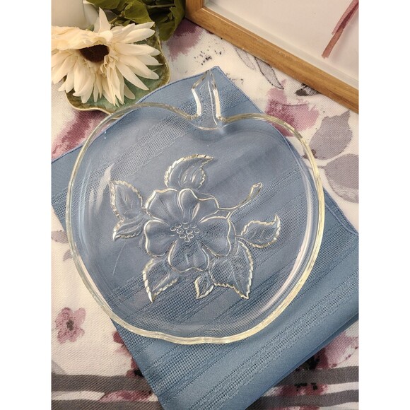 Vintage Apple Shaped Glass Plate Floral Blossom Snack Dish 6.5" Clear - Picture 1 of 3